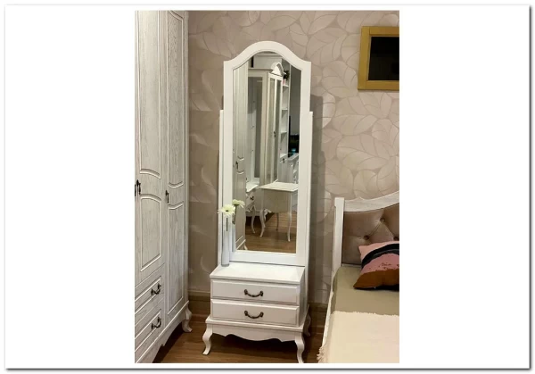 Зеркало напольное Авиньон из массива бука  заказать по цене 38 880 руб. в Саратове